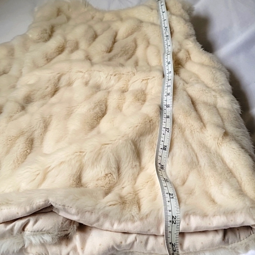 EUC ZARA Girls Outerwear Collection Cozy Faux Fur Toggle Closure Vest Size 14 - Picture 5 of 7
